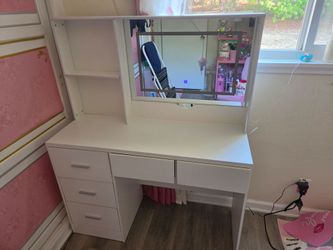 Latitude Run Nasiya Vanity | White | Used