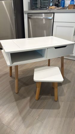 Desk table for toddler