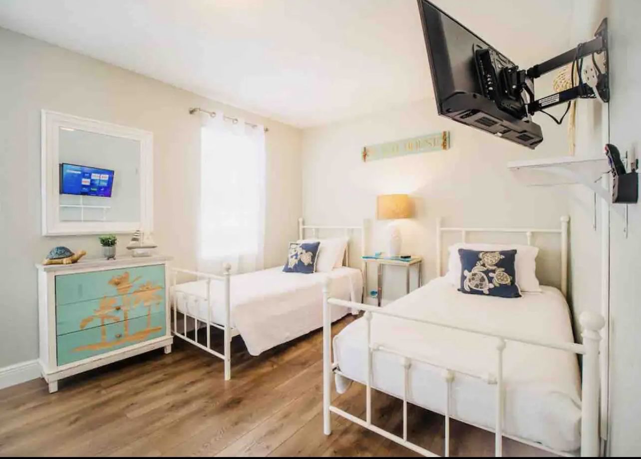 Airbnb & Home Clean out Saturday 10/12 10am-7pm!