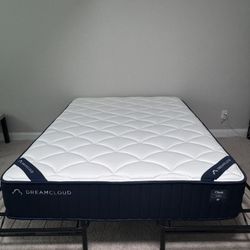 DreamCloud Classic Hybrid Mattress, Queen, Like New, Excellent Condition