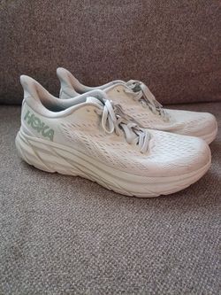 HOKA One One Clifton 8 (Size 8.5, Like New)