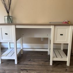 Farmhouse Style Desk with Storage – Great Condition