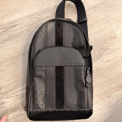 Coach Sling pack Excellent Condition