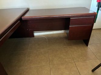 Desk w/credenza