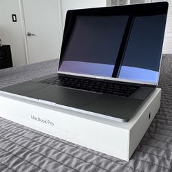 MacBook Pro, 2017 15 Inch, 2.9 GHz Quad Core Intel i7