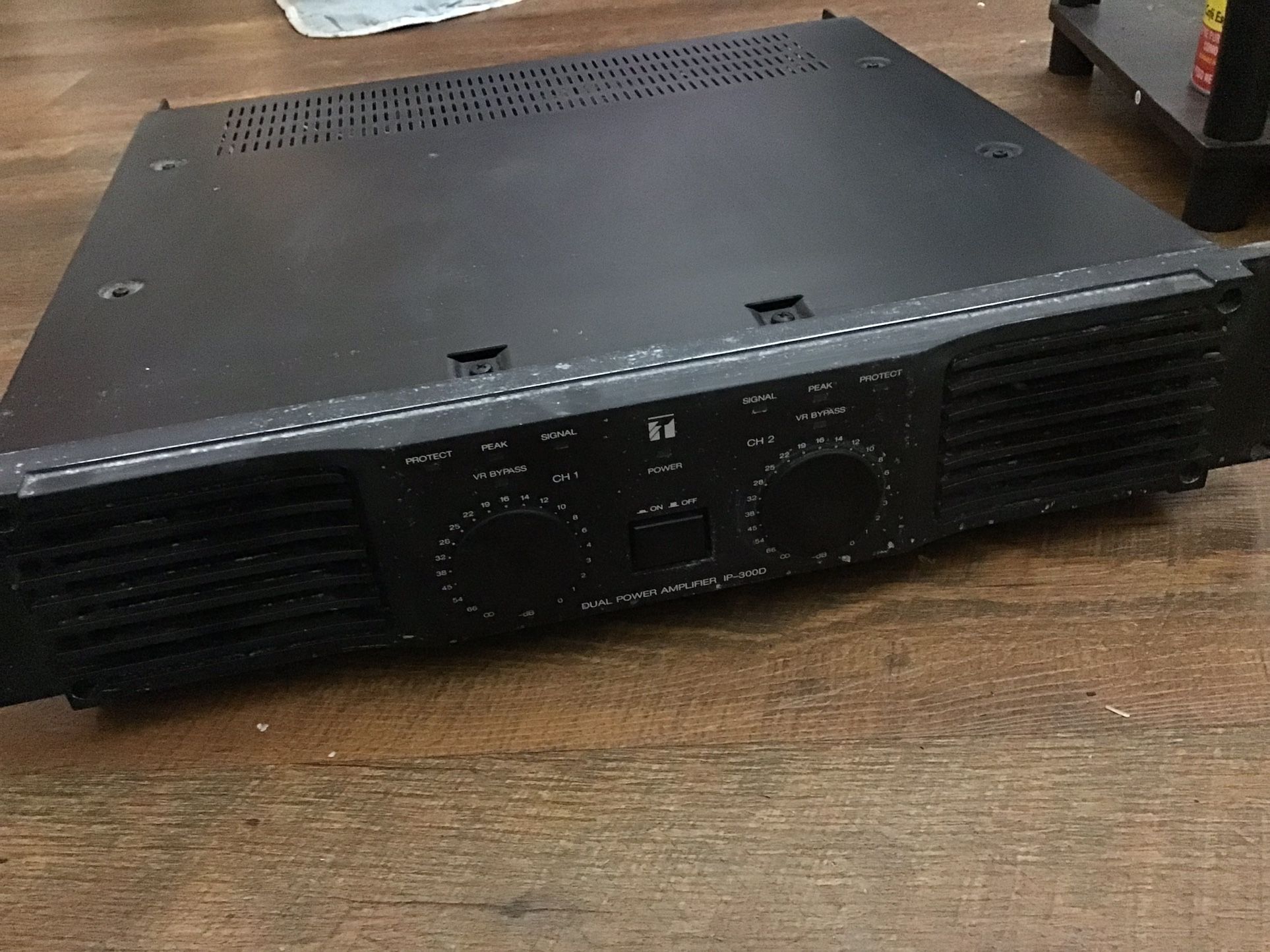 Toa Corp Duel Power Amplifier IP-300D