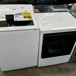 NEW !! LG WHITE JUMBO 5.0 CU FT TOP LOAD WASHER AND GAS DRYER SET 