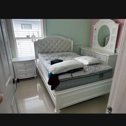 White Bedroom Set