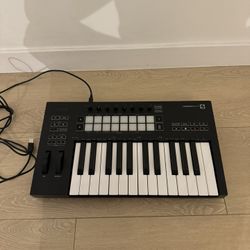 Novation AMS Launchkey 25 - MK3 Launchkey25 USB Keyboard Controller 