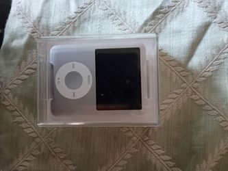 Vintage Apple iPod Nano 3rd Gen 4GB Silver - FACTORY SEALED (Model A1236)