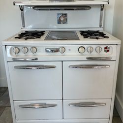 1940s Wedgewood Stove with griddle