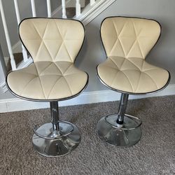 2 Bar Stools 