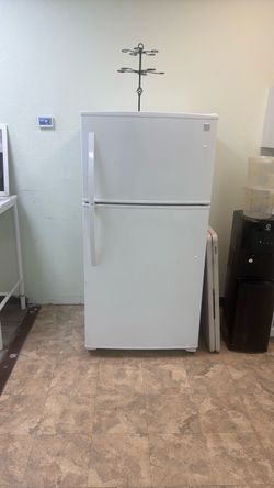 White Top-Freezer Refrigerator