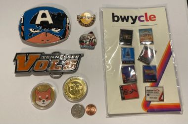 Lot of 14 Different Nice Items, Belt Buckles, Tokens, Pins, Bwycle, Hard Rock, Super Heros, Sports, More