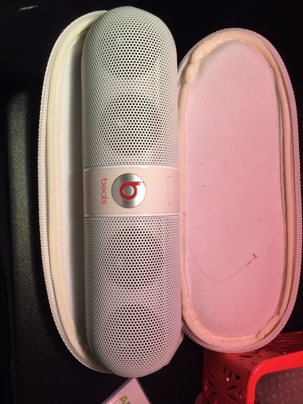 Beats by Dr. Dre Pill 1.0 Portable Wireless Bluetooth Speaker w/3.5mm Auxiliary Jacks & Hard Case (White)'