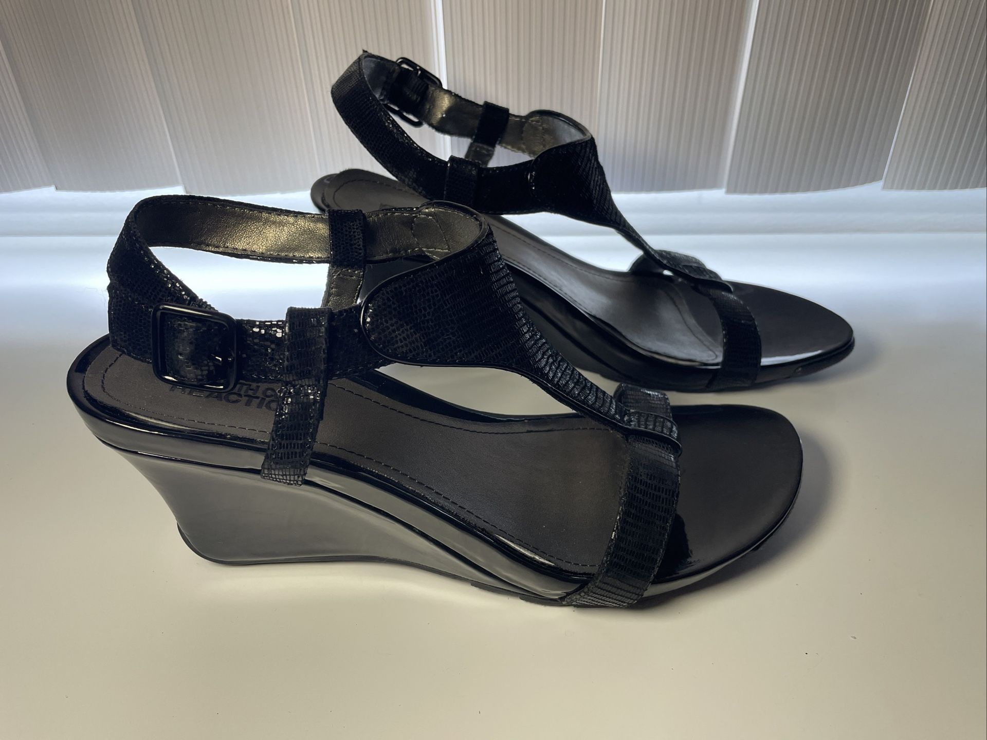 Kenneth Cole Reaction Black Patent 'Cabin Fun' Wedge Heel - Size 9 New W/O Box