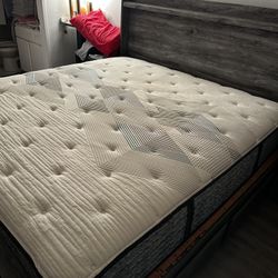 Beautyrest Harmony Lux King Mattress – Excellent Condition