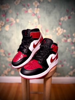 Nike Air Jordan 1 Mid Patent Bred Black Red Kids Size 6Y