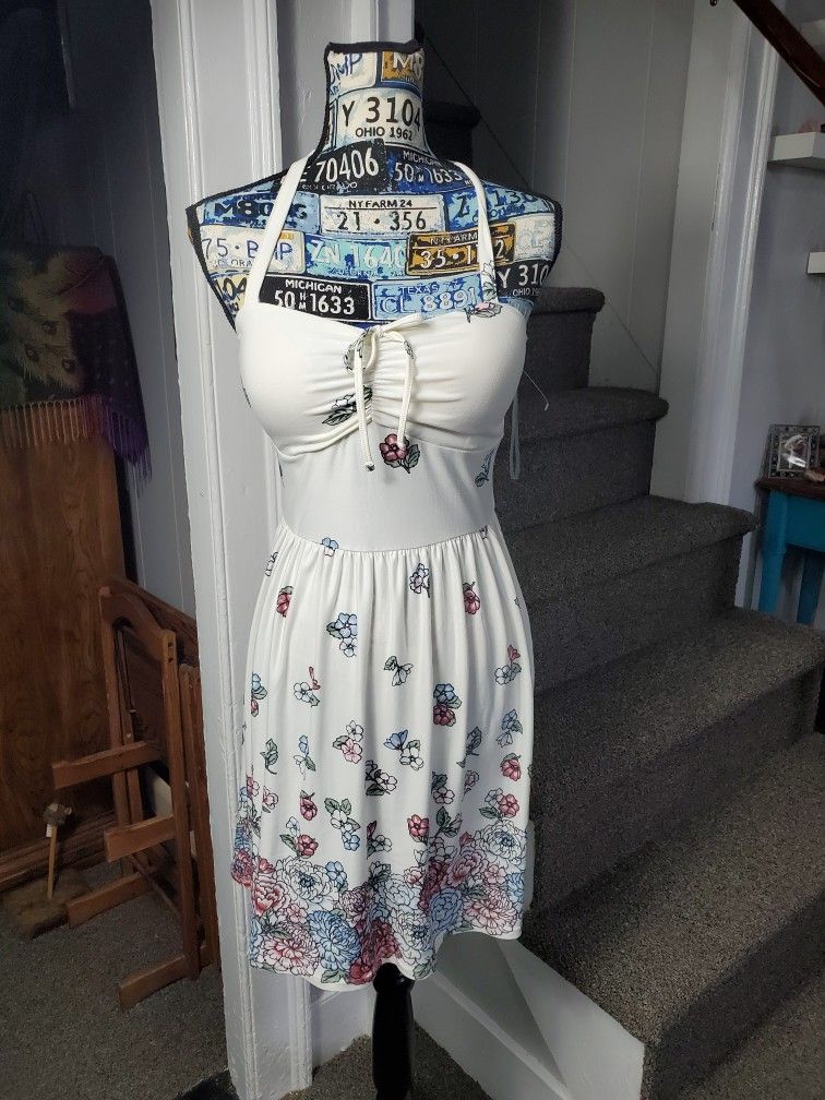 WHITE FLORAL SUNDRESS