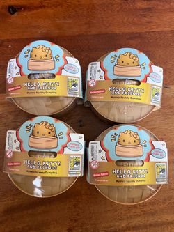 SDCC exclusive Gold Hello Kitty Sanrio Dumpling squishy