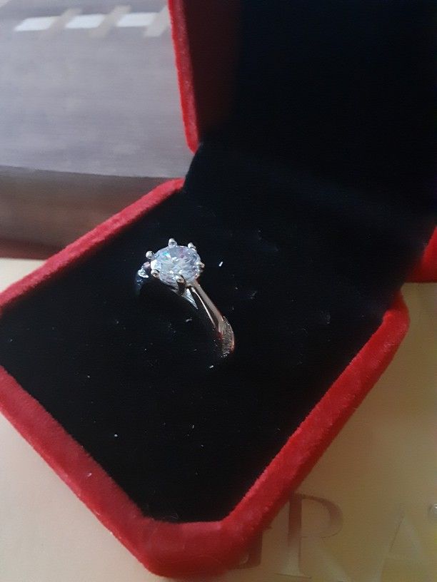 Beautiful Moissanite Diamond Ring