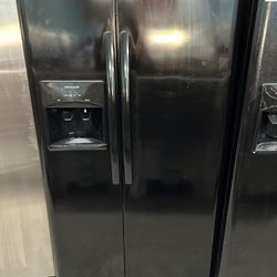 26 Cubic Foot Black Side By Side Refrigerator 