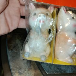 Ceramic Vintage Hand Painted Pig Salt An Pepper Shakers 