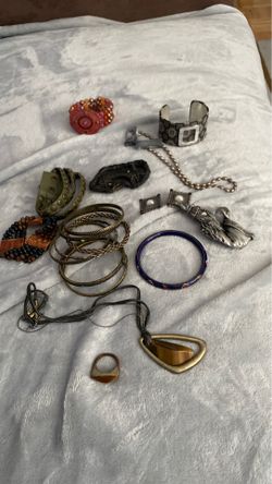 Assorted jewelry