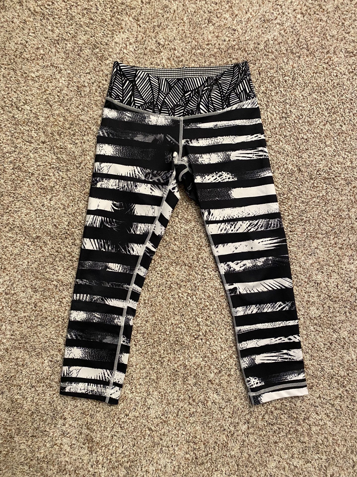 Lululemon Wunder Under Crop Size 4