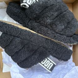 Uggs  Fluffy Slides Size 6 Great Condition Just Sits 30 Or OBO 