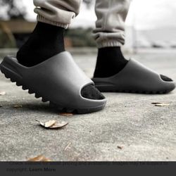 Yeezy Slide Black 