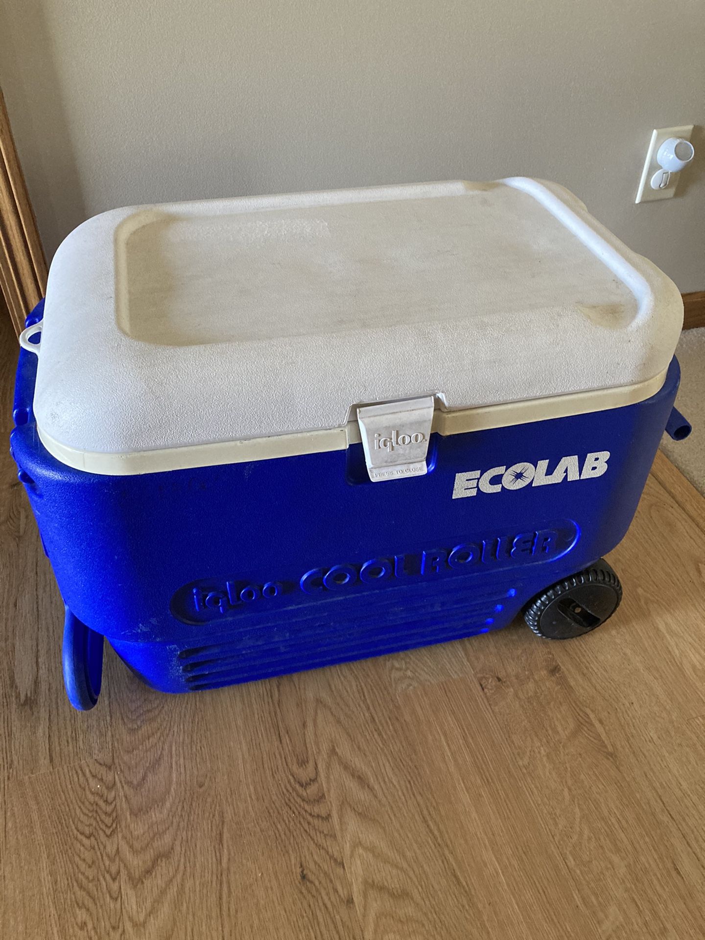 Igloo cooler