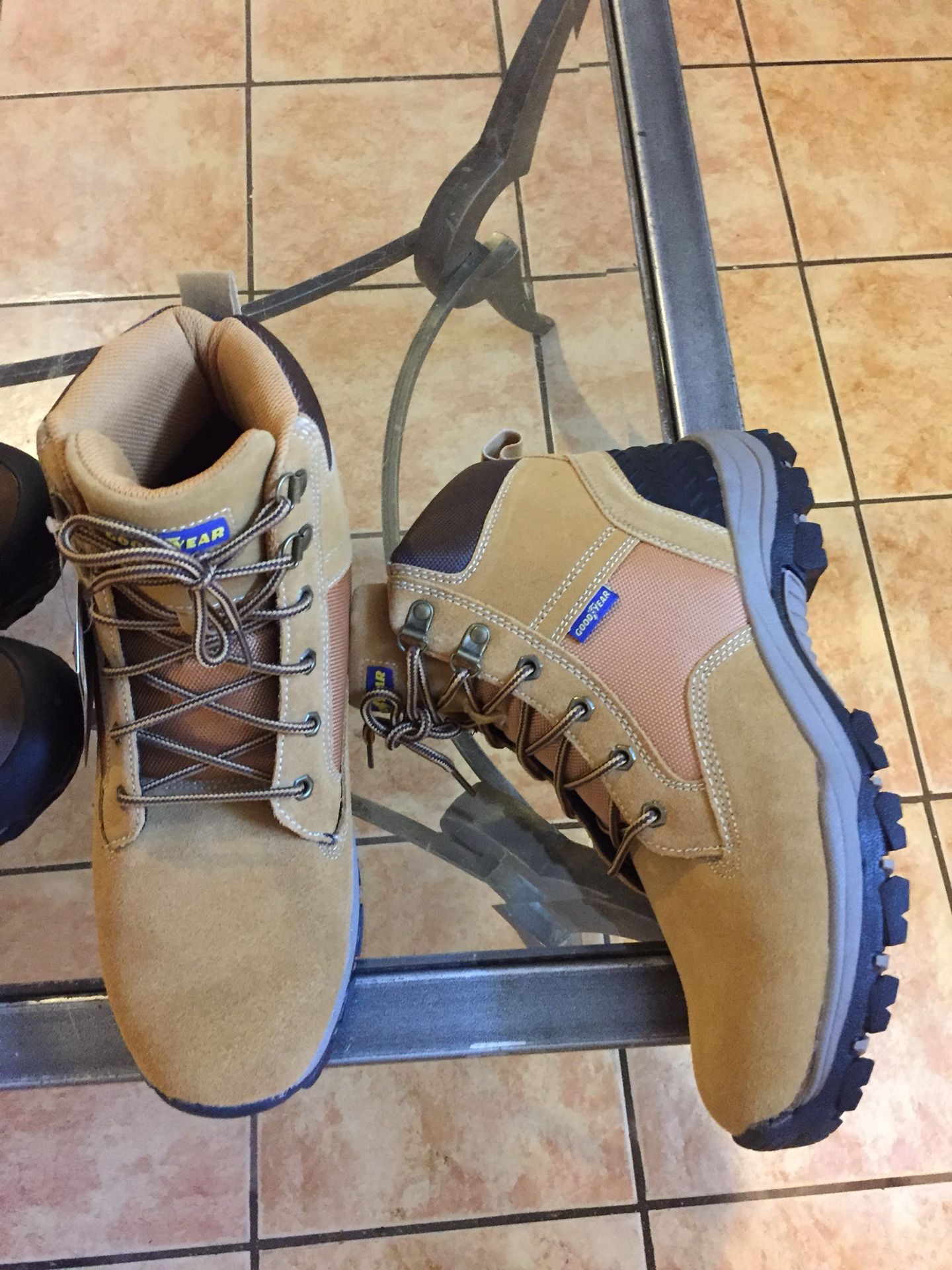 Boots Goodyear size 12