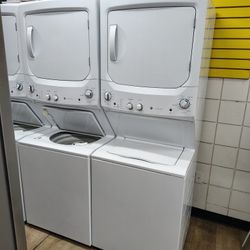 GE Stackable Eléctric 220v  Washer Dryer Super Capacity In Excellent Working Condition 