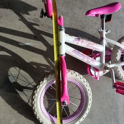 Huffy Sea Star Kids 12 inch Bike used Pink

Condition is used
Seat has small tears

Measurements
Floor to handlebars 25 inches high
Both wheels 12 inc