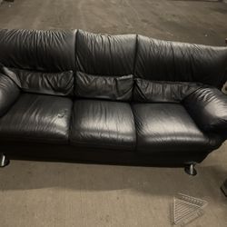 Leather Couch !! Gently Used 200 OBO! Must Go Ready To Use
