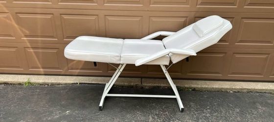 Facial/lash/massage chair