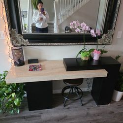 BEAUTIFUL FOYER/entry TABLE