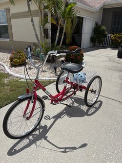Trike 7 spd rode twice excellent condition!