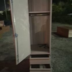 Metal Locker With Two Drawers And Can Be Locked