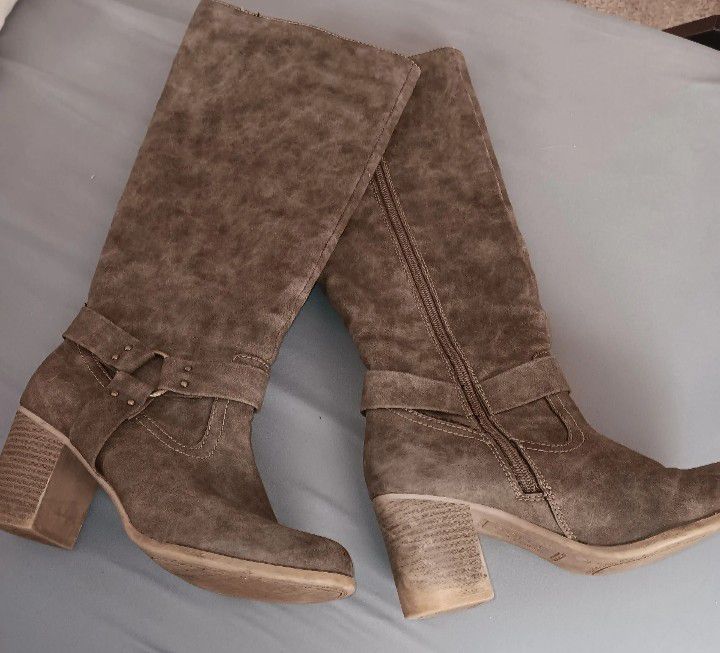 Dolce Boots