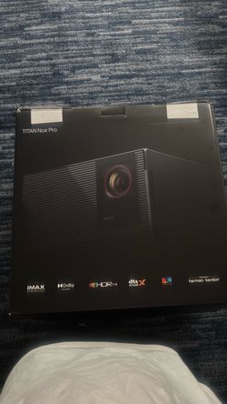 Titan noir pro projector