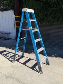 6ft Fiberglass Step Ladder / Escalera