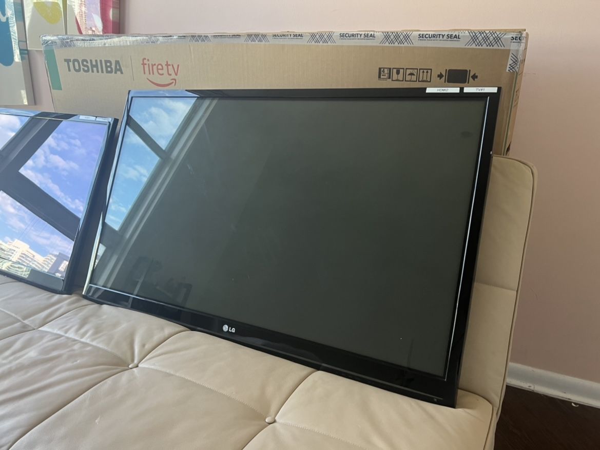 2 Plasma TVs For Sale 99/149 for Sale in Miami, FL OfferUp