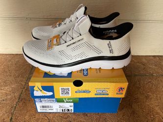 Menโs Skechers Summits - Size 10.5