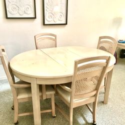 Light Wood Extendable Table With 4 Wicker Chairs