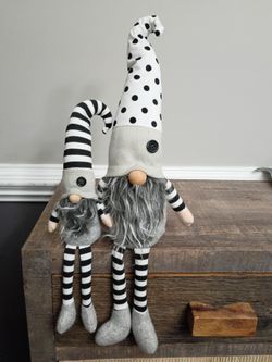 GNOMES (2) SET  LG 1 IS 25in tall & SM 1 is 17 5in tall NEW