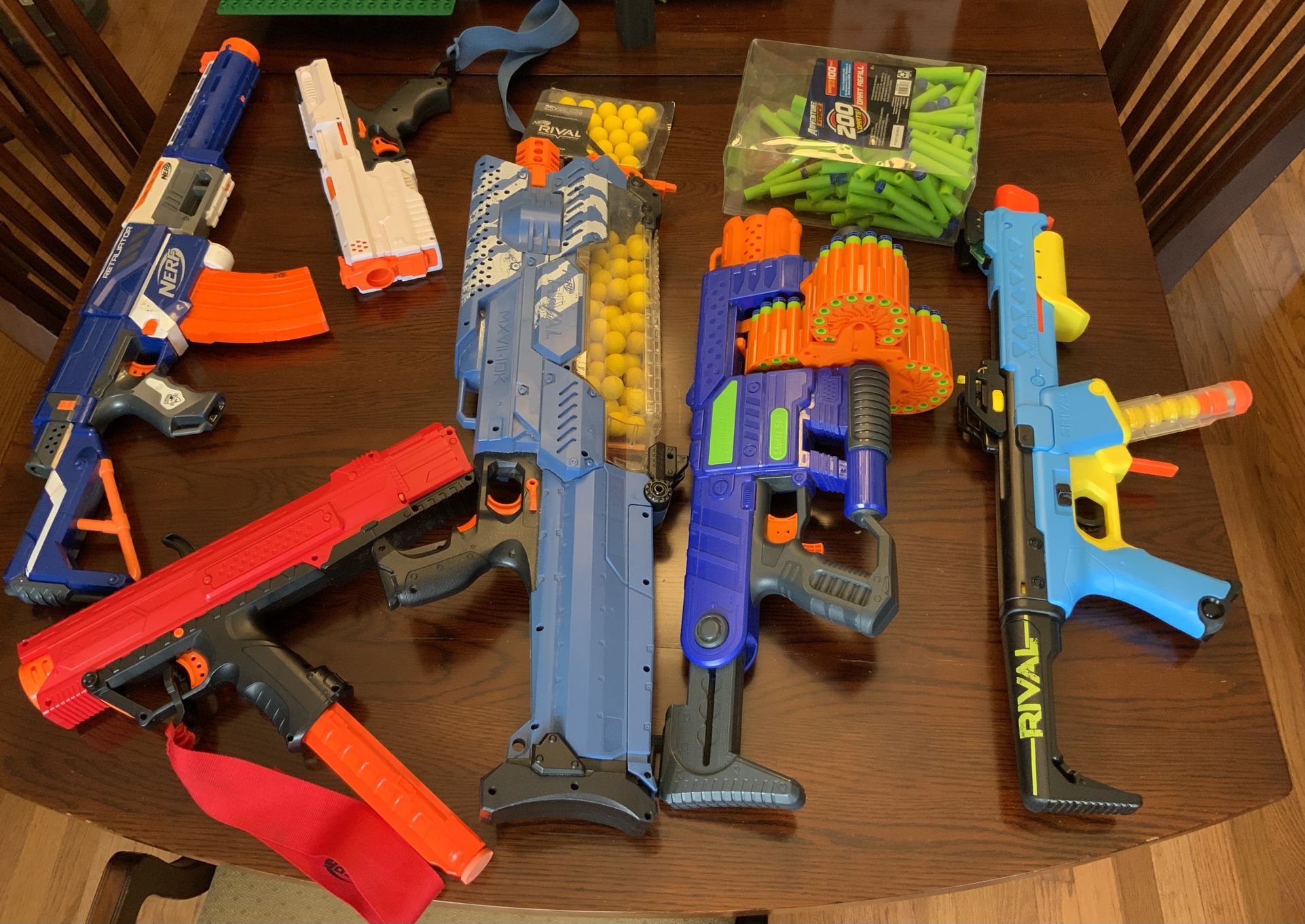 6 Nerf Guns