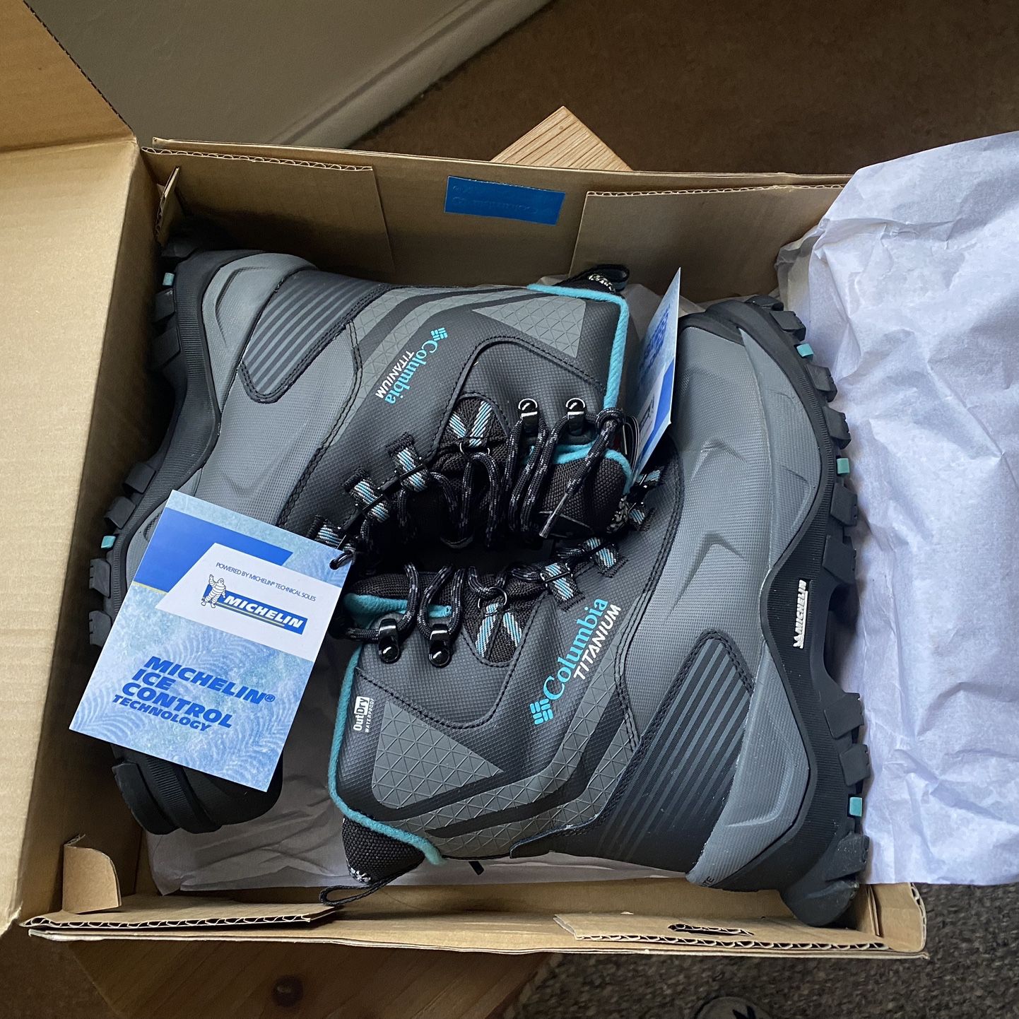 Columbia Powderhouse Titanium Omni Heat 3D Outdry Women s 6.5 for Sale in Salt Lake City UT OfferUp