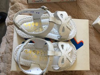 VENDO HUARACHES PARA NIÑA SIZE 4.0